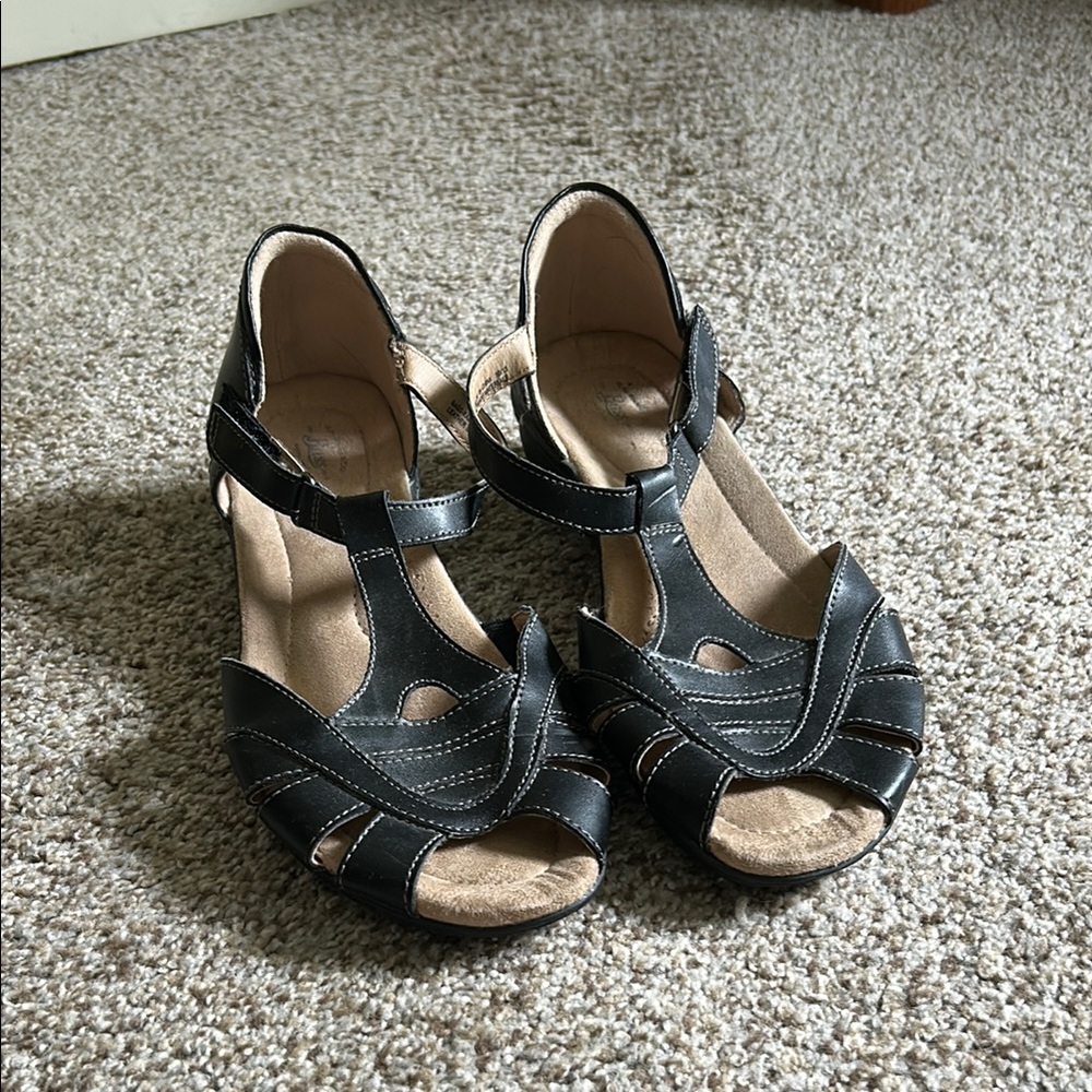 G.H. Bass & Co. Black Leather Sandals with T-Strap Design